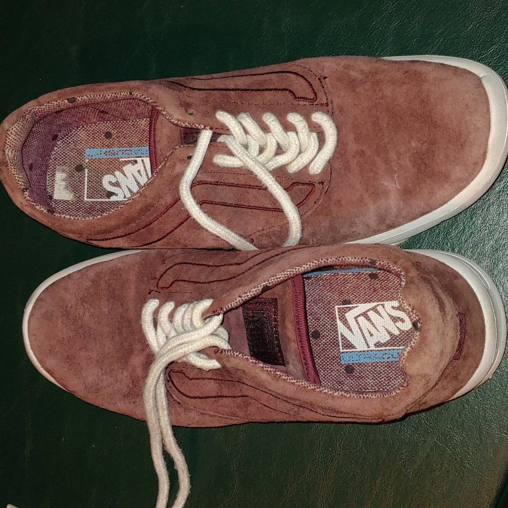 Vans Ultracush Maroon Suede White Sole Women's size 8
